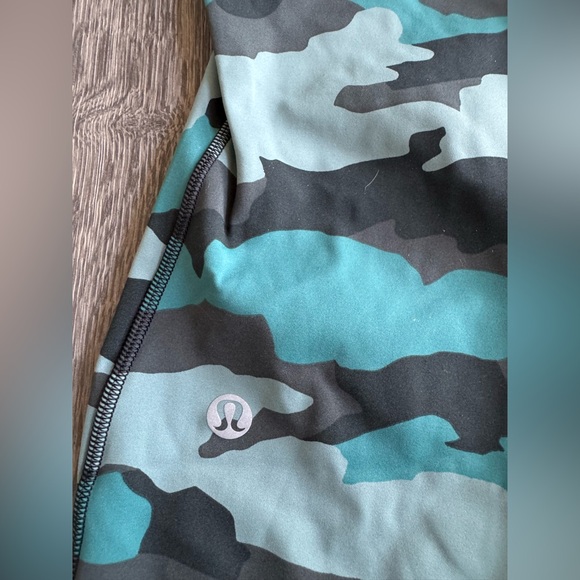 Lululemon Base Pace High-Rise Crop 23" in Heritage 365 Camo Tidewater Teal Multi - Picture 5 of 7